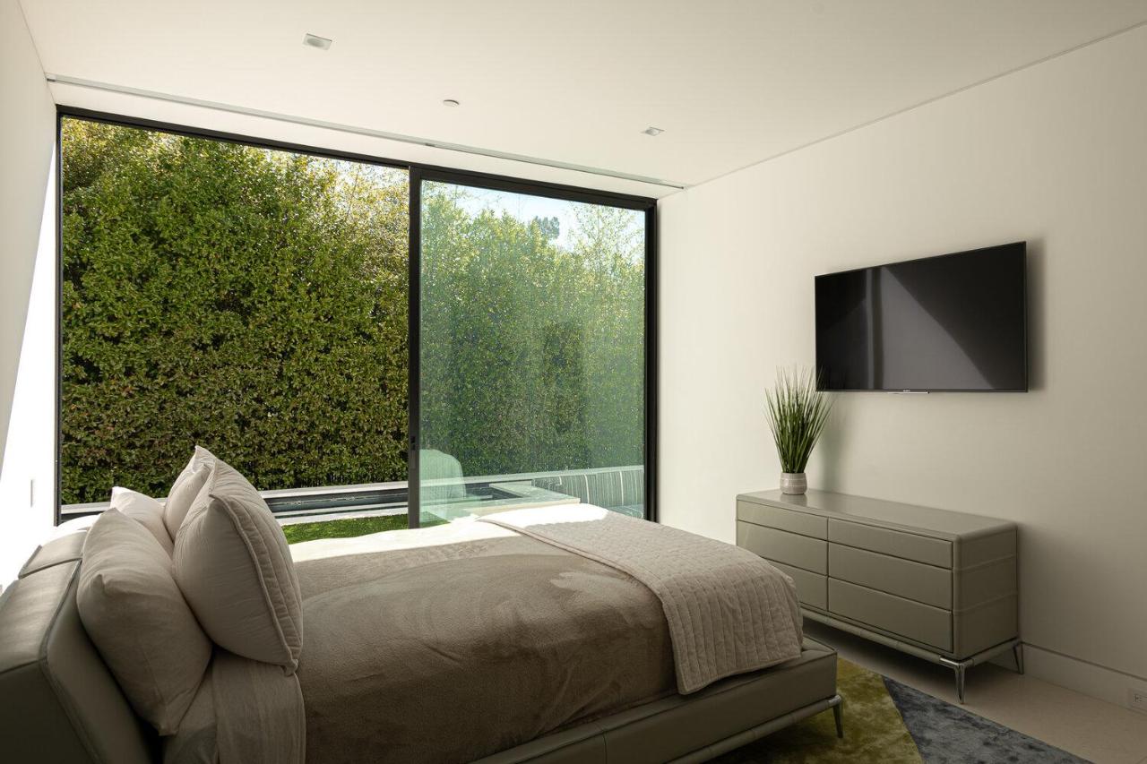  | Ultra Modern Villa In Doheny Estates
