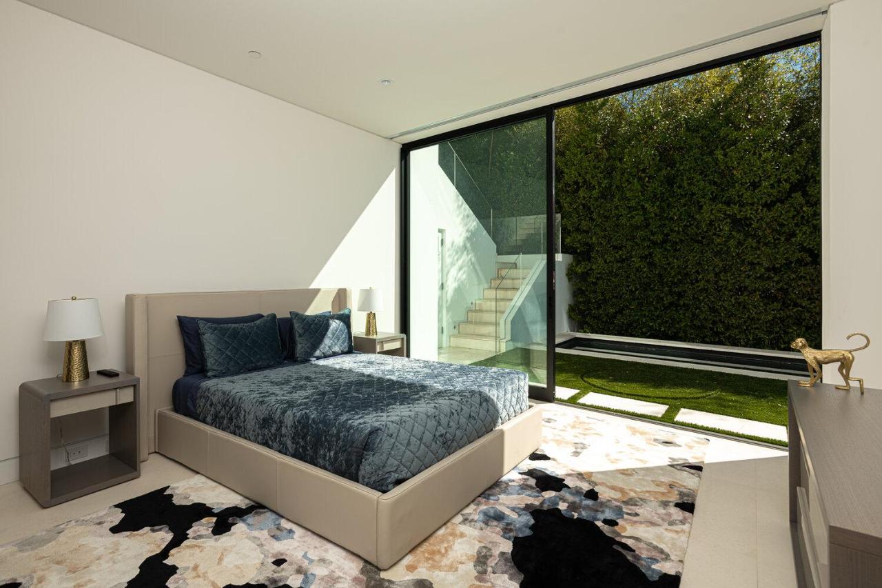  | Ultra Modern Villa In Doheny Estates