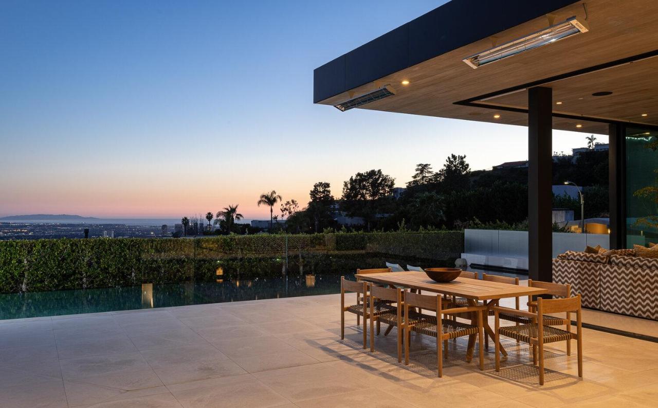  | Ultra Modern Villa In Doheny Estates