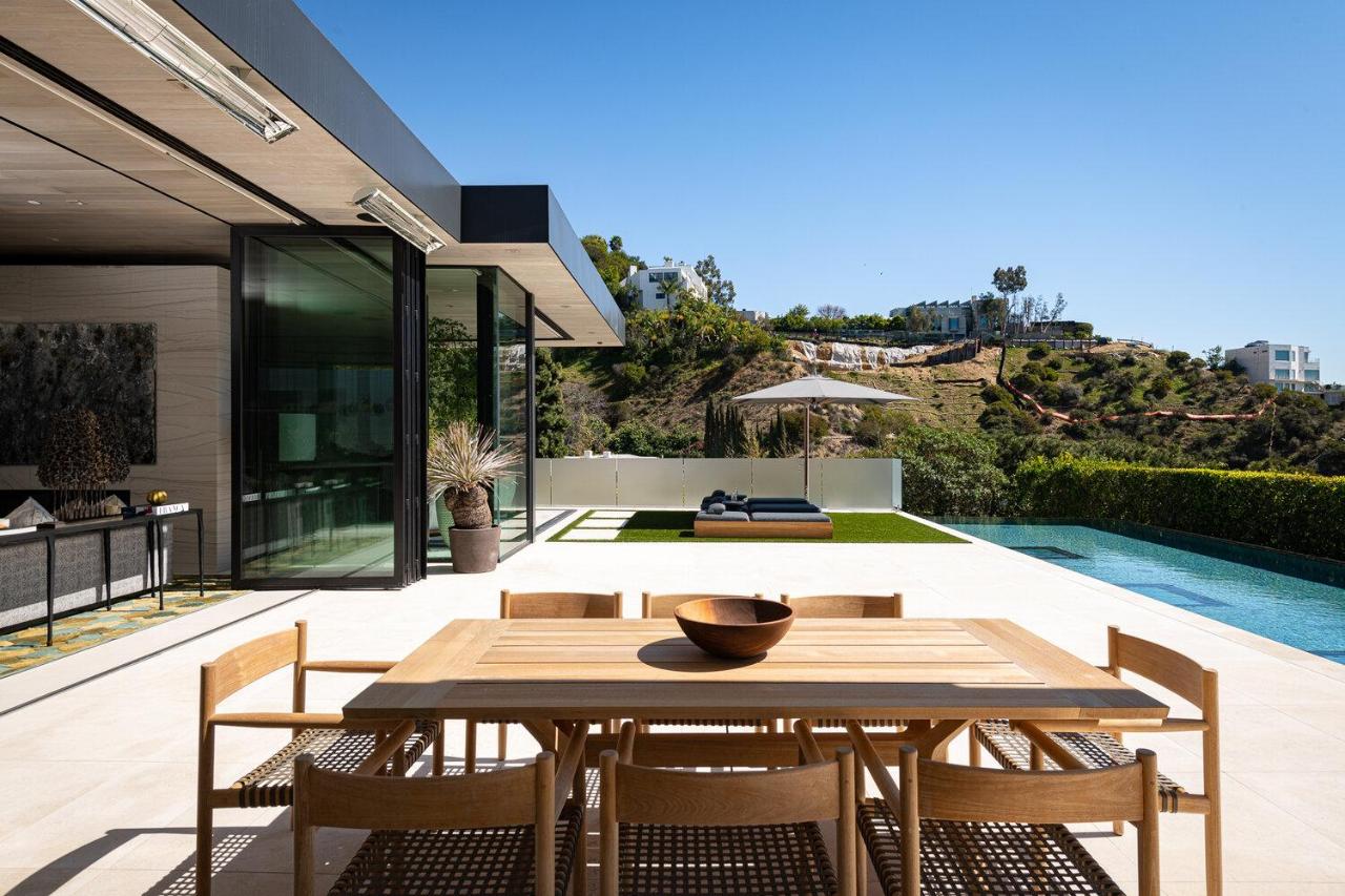  | Ultra Modern Villa In Doheny Estates