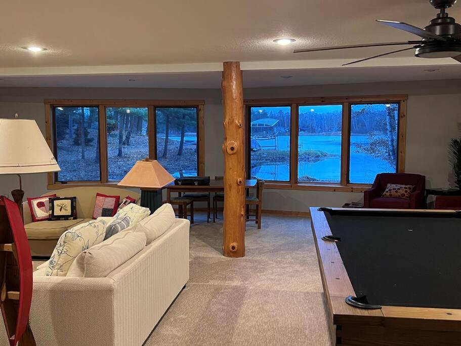  | Large Log Home on Lake with Hot Tub