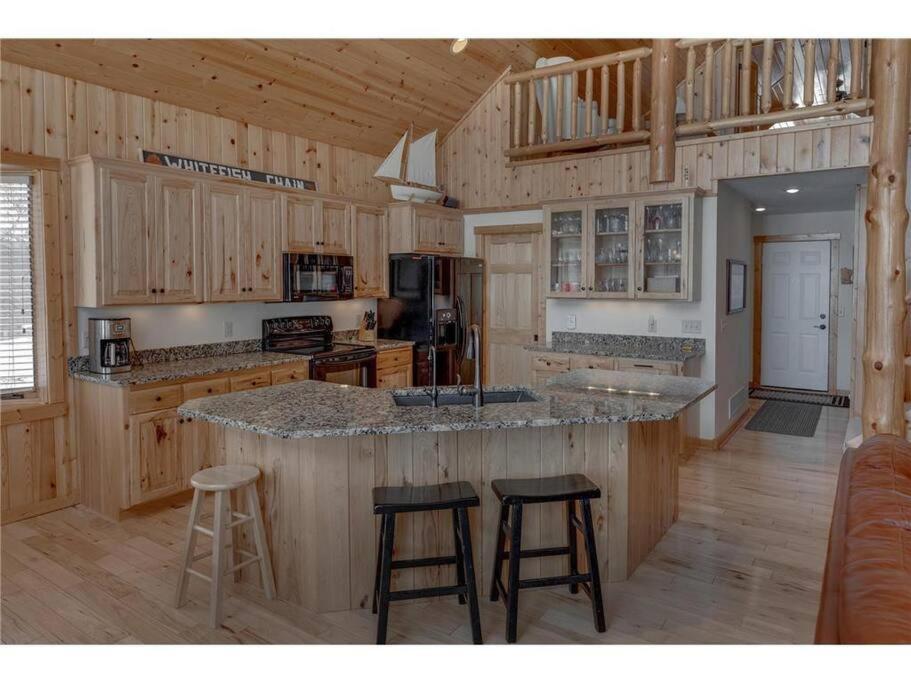 | Large Log Home on Lake with Hot Tub