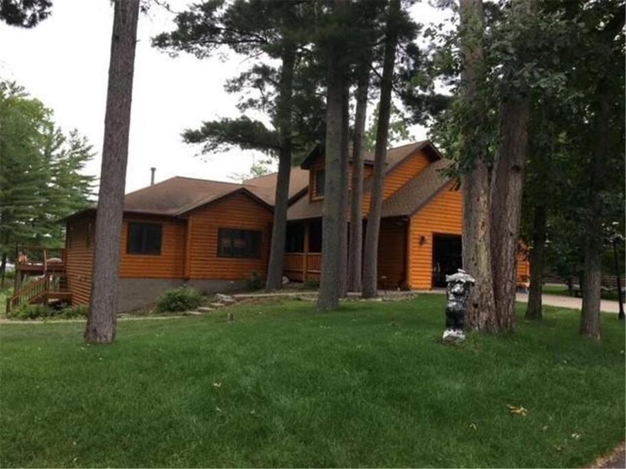 | Large Log Home on Lake with Hot Tub