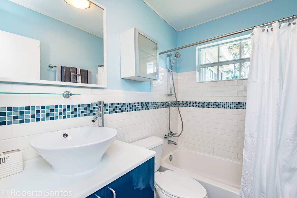  | Spacious Hollywood 3BR with pool near beach