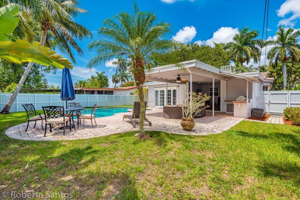  | Spacious Hollywood 3BR with pool near beach