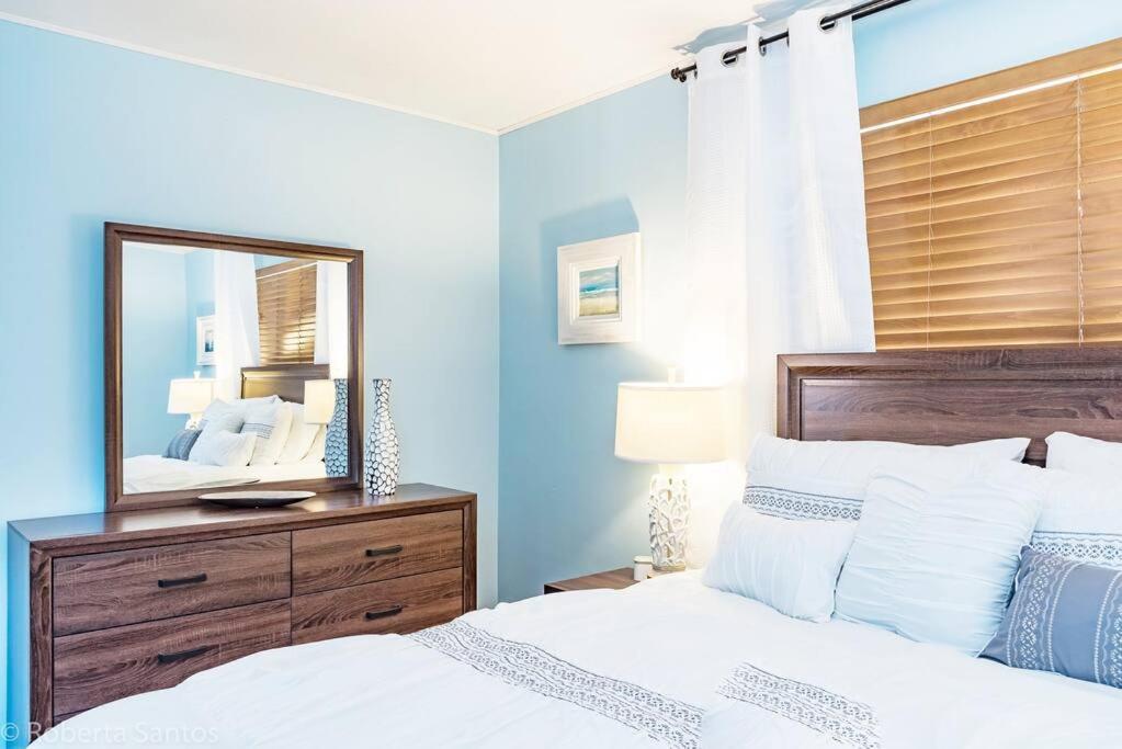  | Spacious Hollywood 3BR with pool near beach
