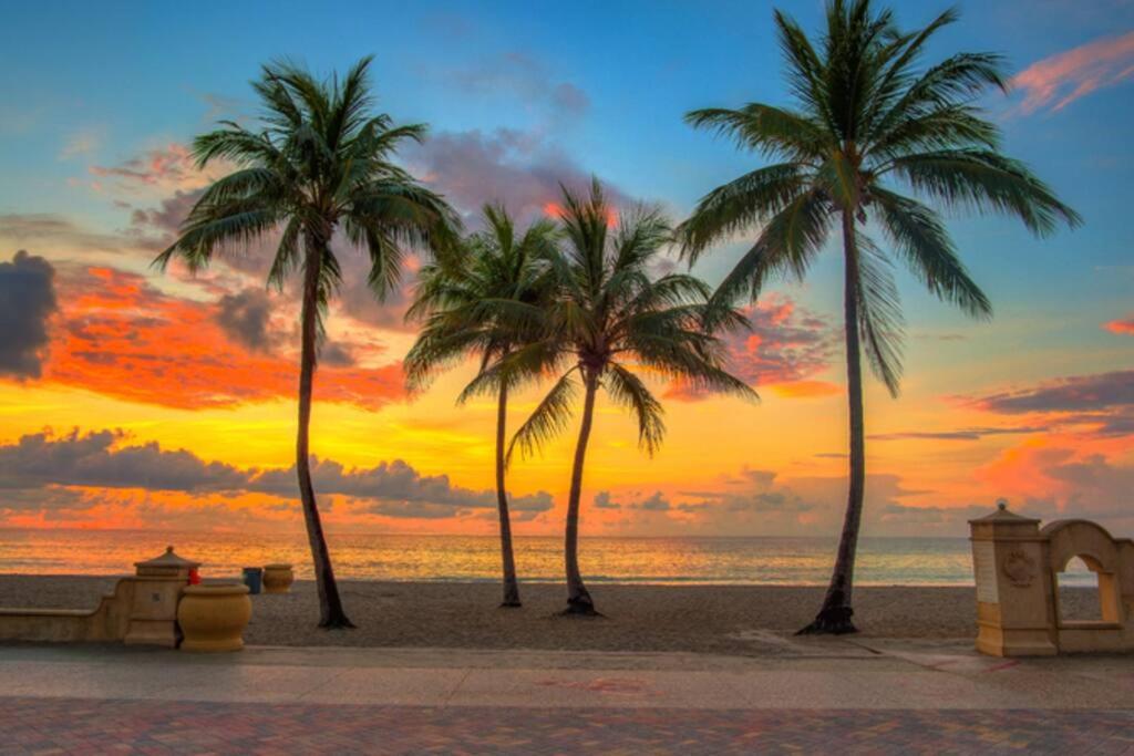  | Spacious Hollywood 3BR with pool near beach