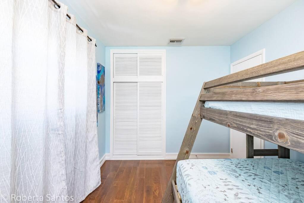  | Spacious Hollywood 3BR with pool near beach