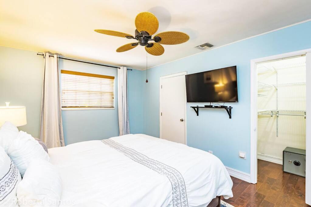  | Spacious Hollywood 3BR with pool near beach