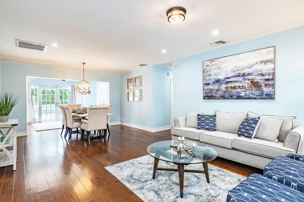  | Spacious Hollywood 3BR with pool near beach
