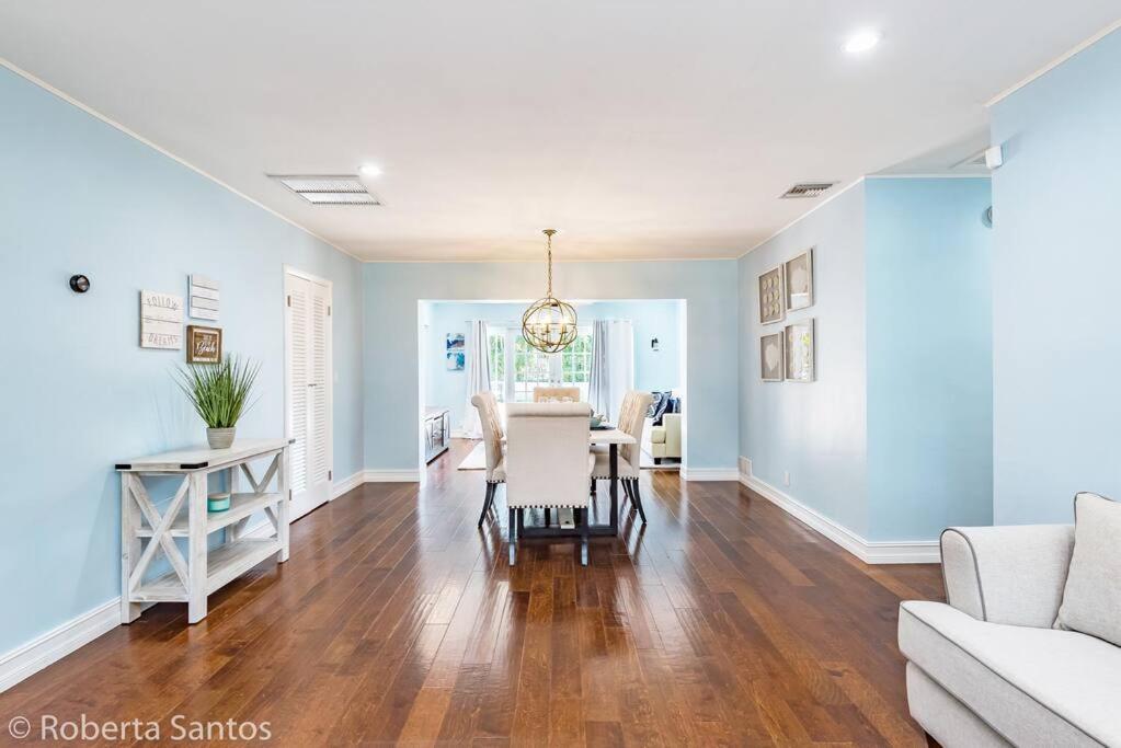  | Spacious Hollywood 3BR with pool near beach