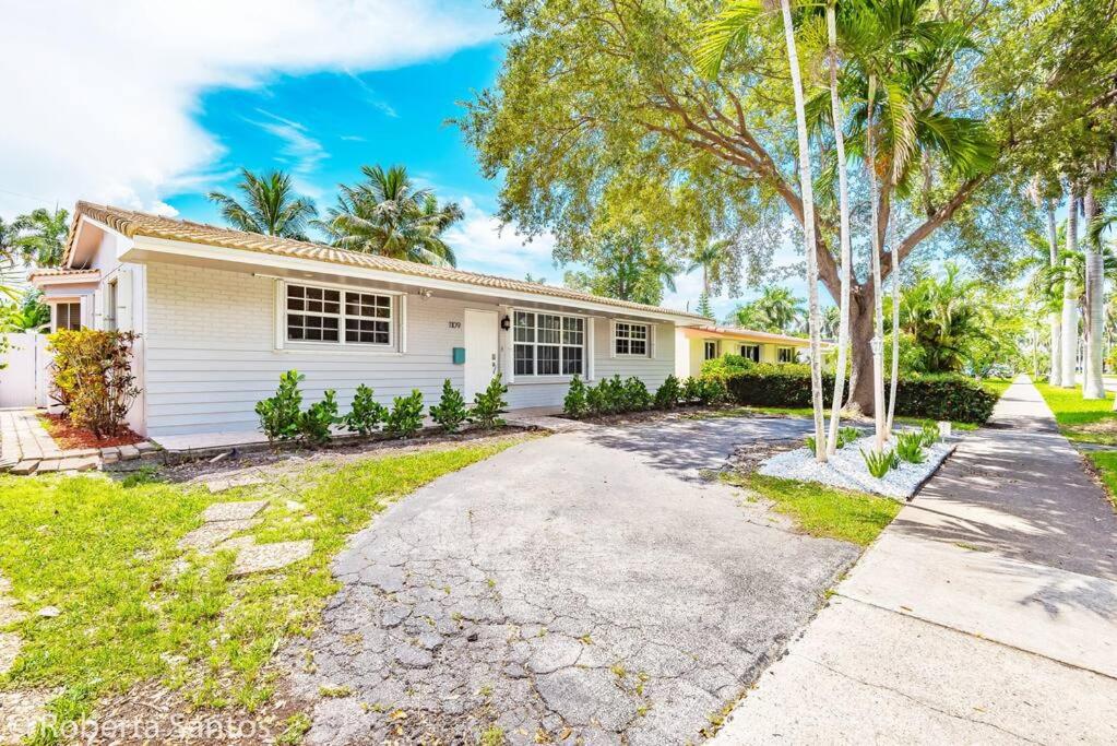  | Spacious Hollywood 3BR with pool near beach