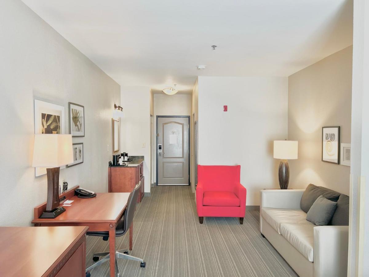 King Studio Suite - Non-Smoking at Country Inn & Suites by Radisson, Emporia, VA