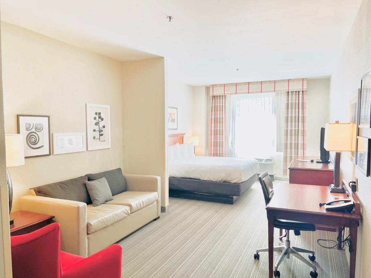 King Studio Suite - Non-Smoking at Country Inn & Suites by Radisson, Emporia, VA