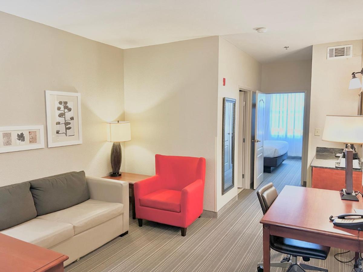 One-Bedroom King Suite - Non-Smoking at Country Inn & Suites by Radisson, Emporia, VA