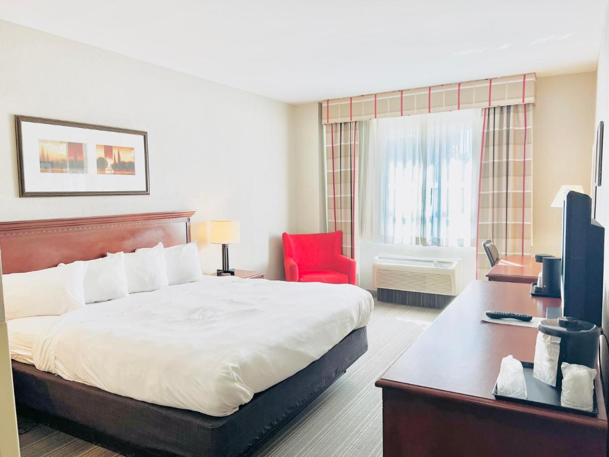 King Studio Suite - Non-Smoking at Country Inn & Suites by Radisson, Emporia, VA