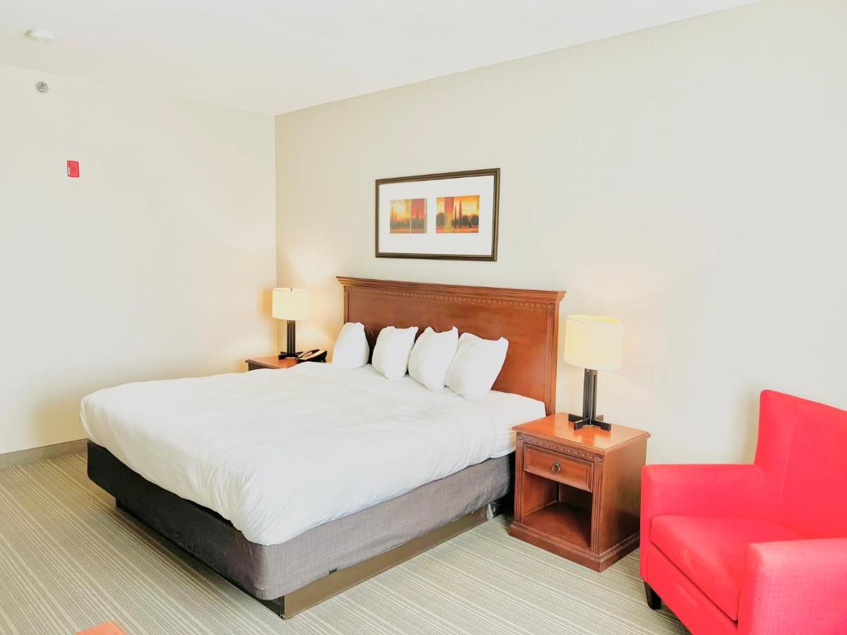 King Room - Non-Smoking at Country Inn & Suites by Radisson, Emporia, VA