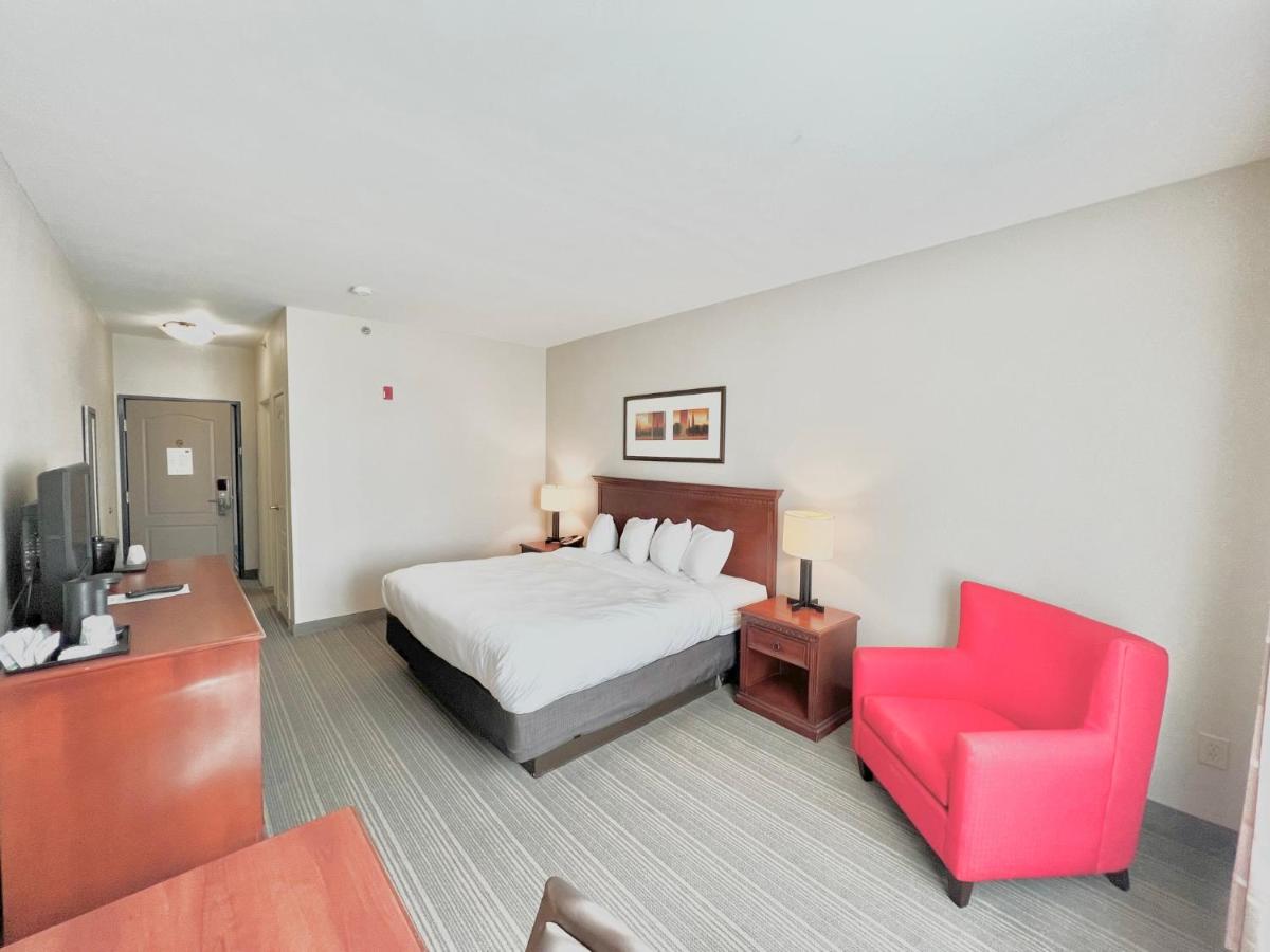 King Room - Non-Smoking at Country Inn & Suites by Radisson, Emporia, VA