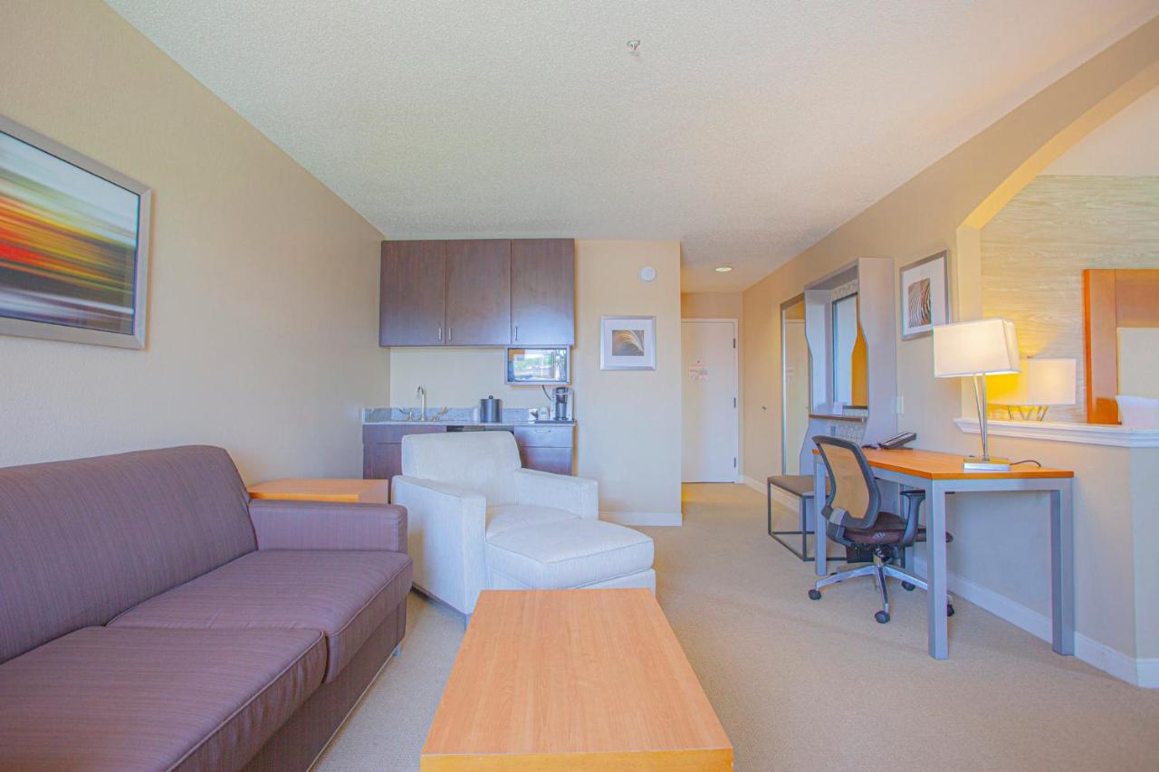  | Holiday Inn & Suites Spring - The Woodlands