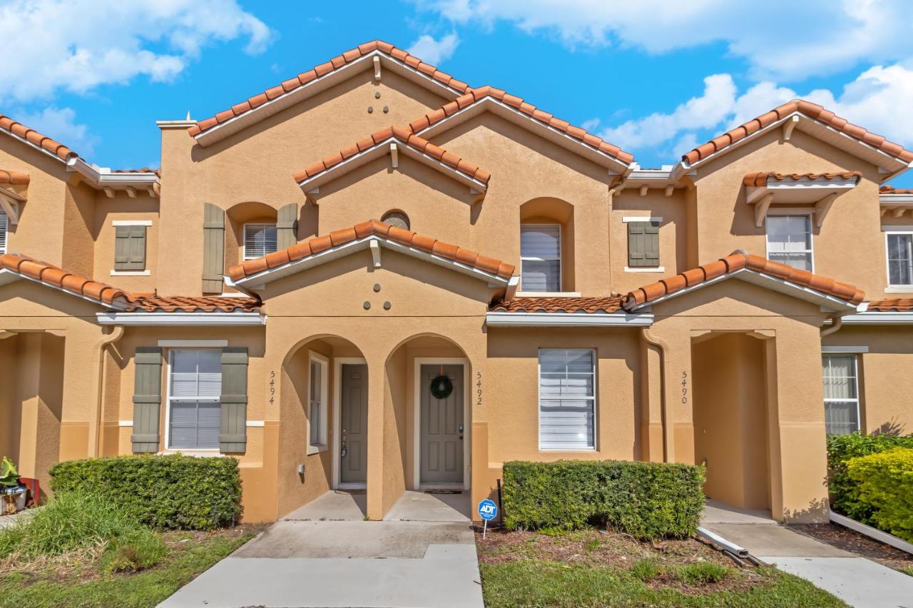  | Just 10 mins from Disney and walking distance to outlets restaurants