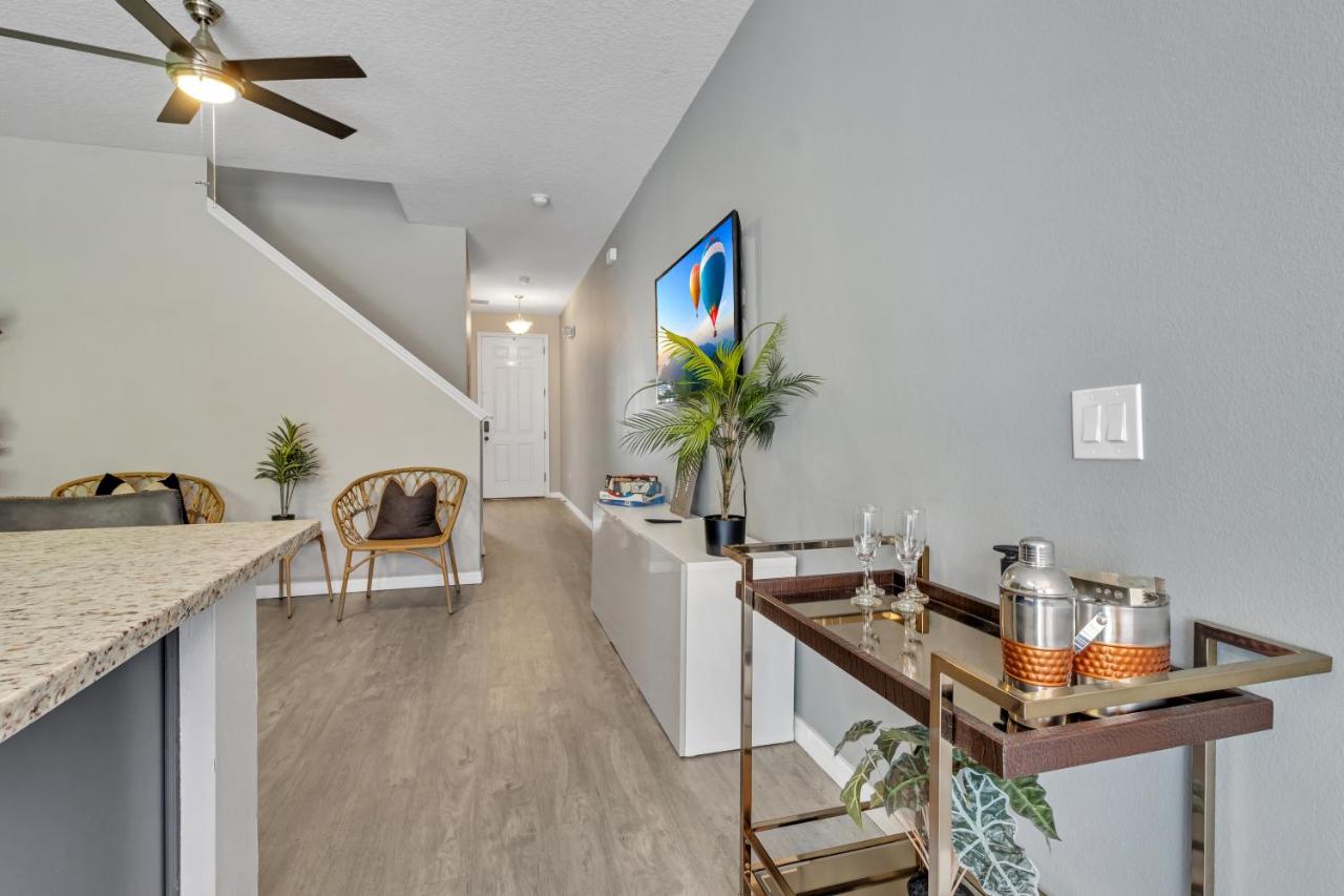  | Just 10 mins from Disney and walking distance to outlets restaurants