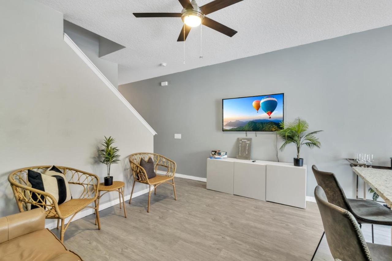  | Just 10 mins from Disney and walking distance to outlets restaurants