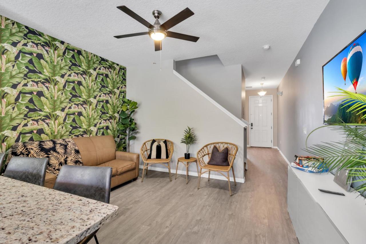  | Just 10 mins from Disney and walking distance to outlets restaurants