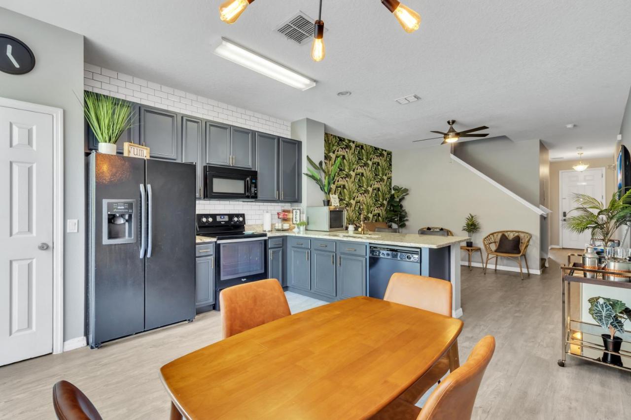  | Just 10 mins from Disney and walking distance to outlets restaurants