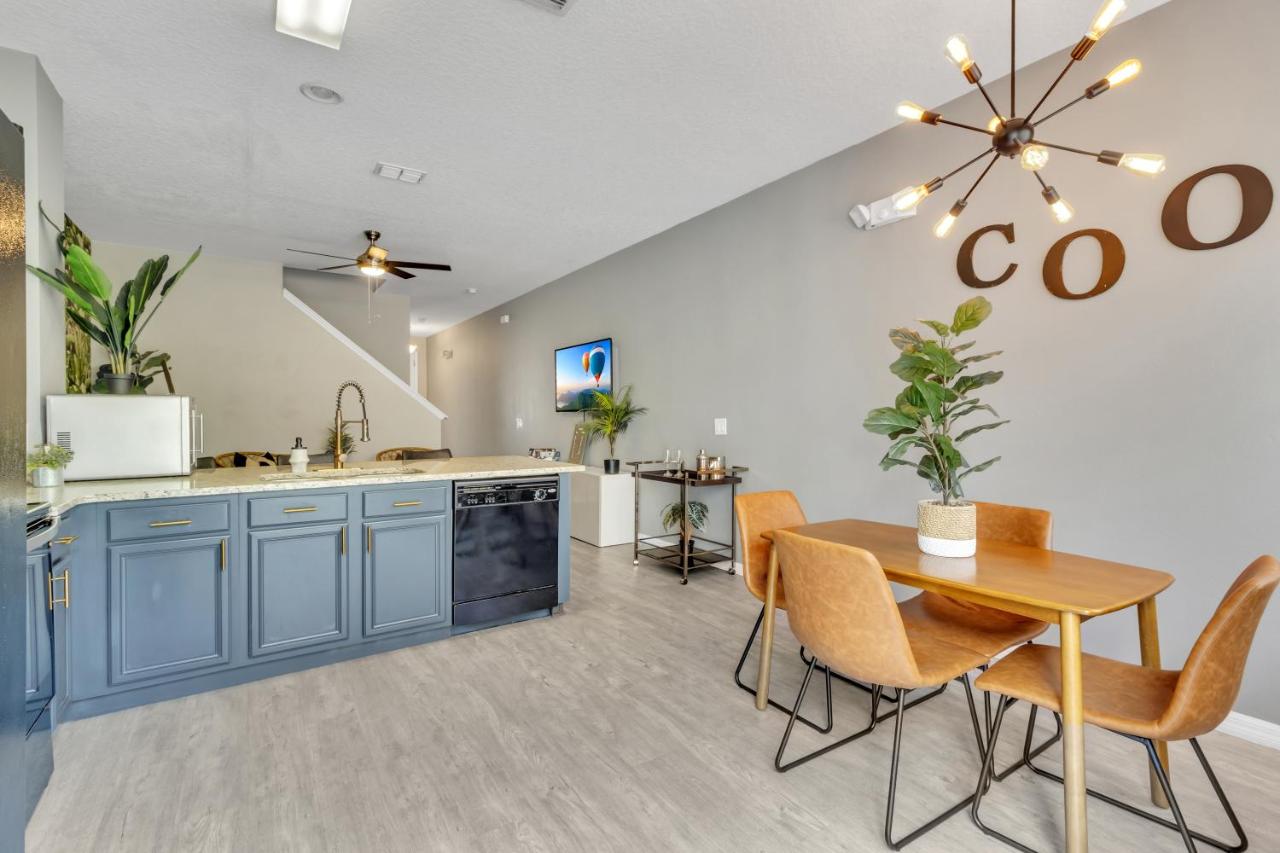  | Just 10 mins from Disney and walking distance to outlets restaurants