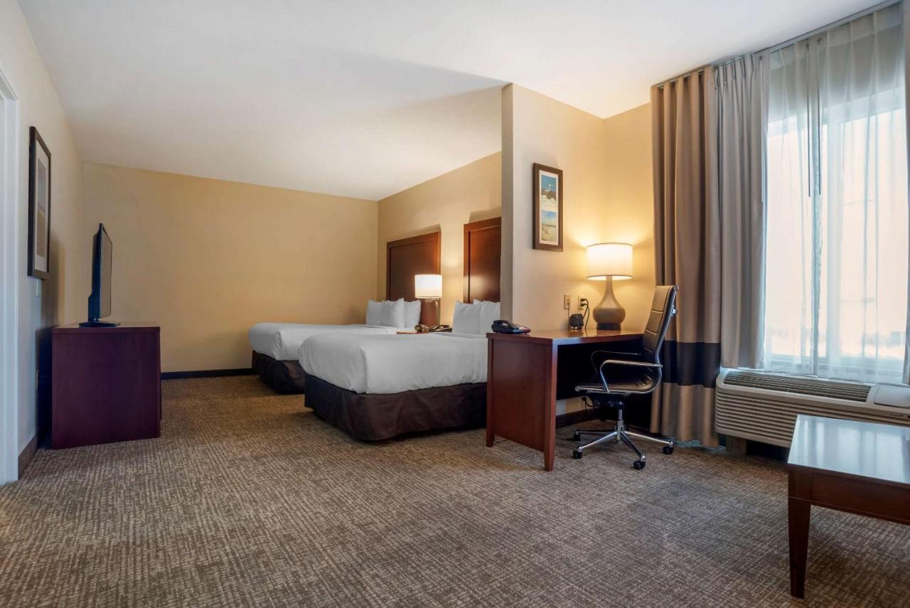 Double Suite with Two Double Beds at Comfort Suites Foley