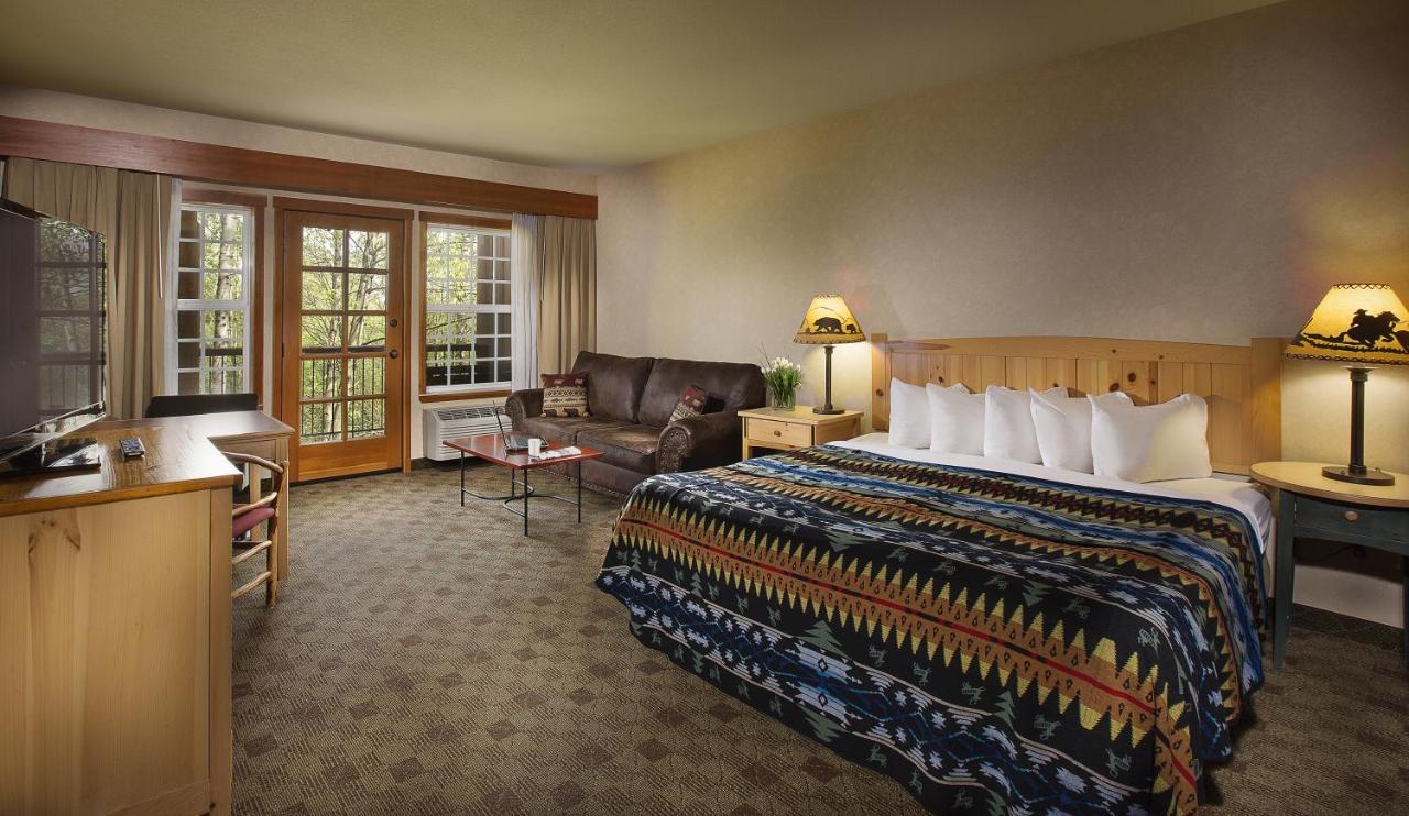 King Room at Heathman Lodge