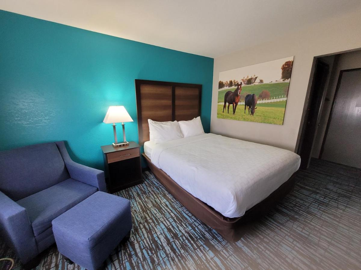Standard Queen Room - Non Smoking at Clarion Pointe Harrodsburg-Danville