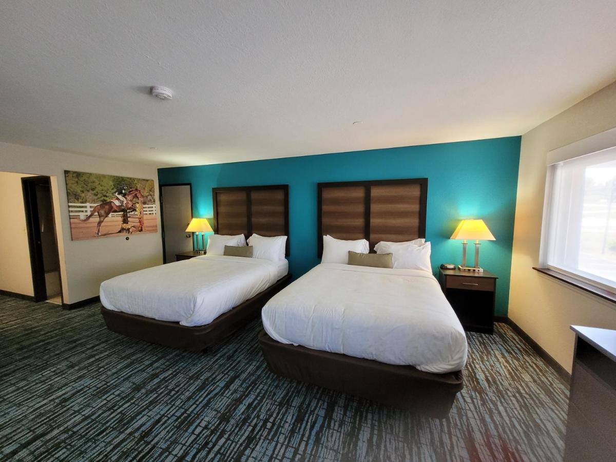 Standard Queen Room with Two Queen Beds - Non Smoking at Clarion Pointe Harrodsburg-Danville
