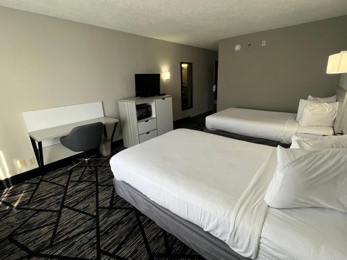 Double Room with Two Double Beds - Non-Smoking at Baymont by Wyndham Peoria