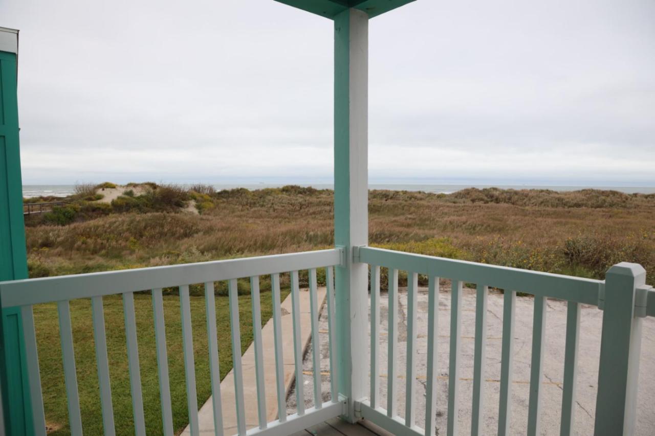 Apartment with Sea View at Executive Keys Condominiums on the Beach