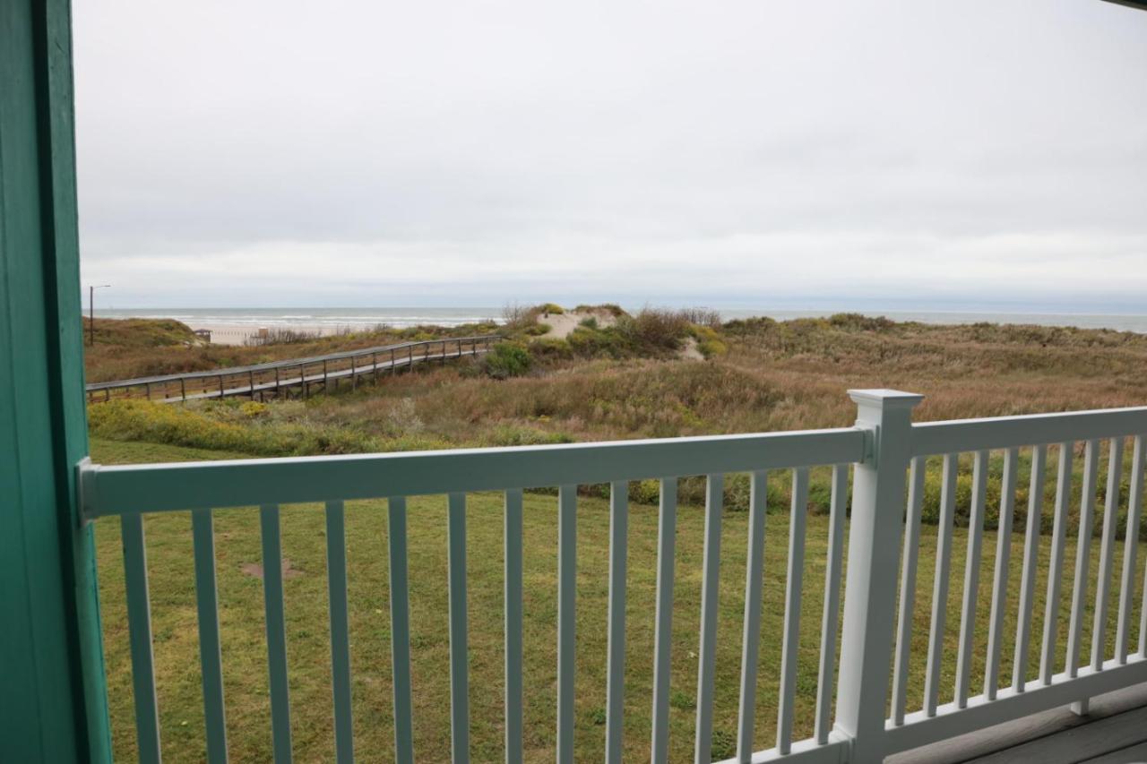 Apartment with Sea View at Executive Keys Condominiums on the Beach