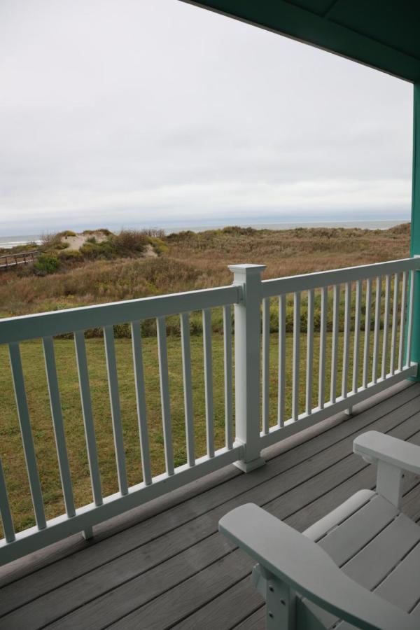 Apartment with Sea View at Executive Keys Condominiums on the Beach