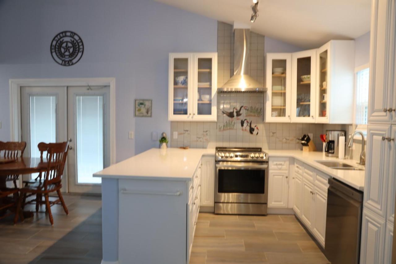 Apartment with Sea View at Executive Keys Condominiums on the Beach