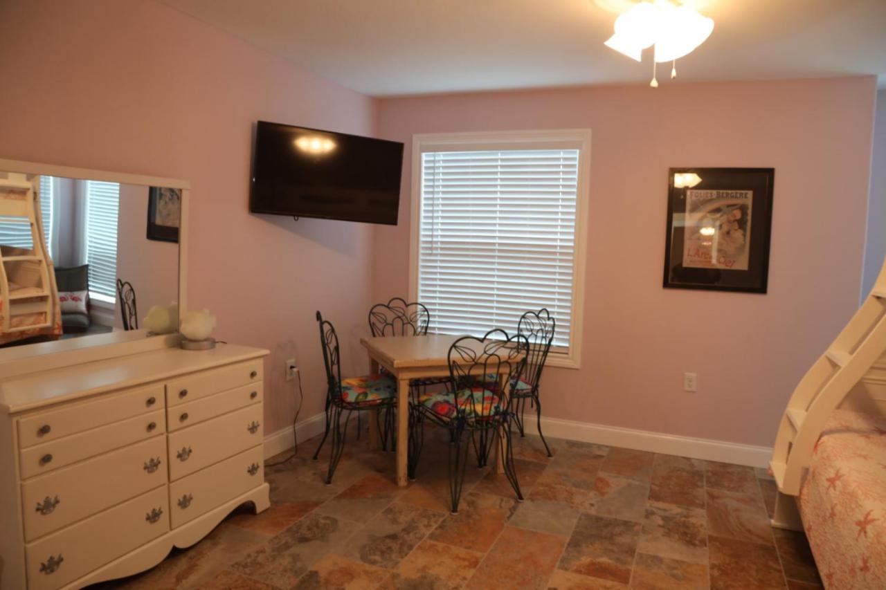 Apartment with Sea View at Executive Keys Condominiums on the Beach