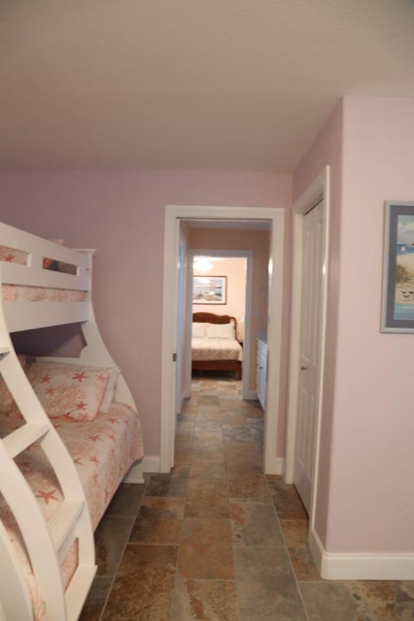 Apartment with Sea View at Executive Keys Condominiums on the Beach