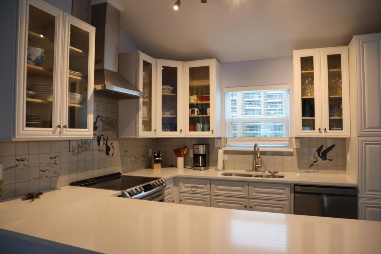Apartment with Sea View at Executive Keys Condominiums on the Beach