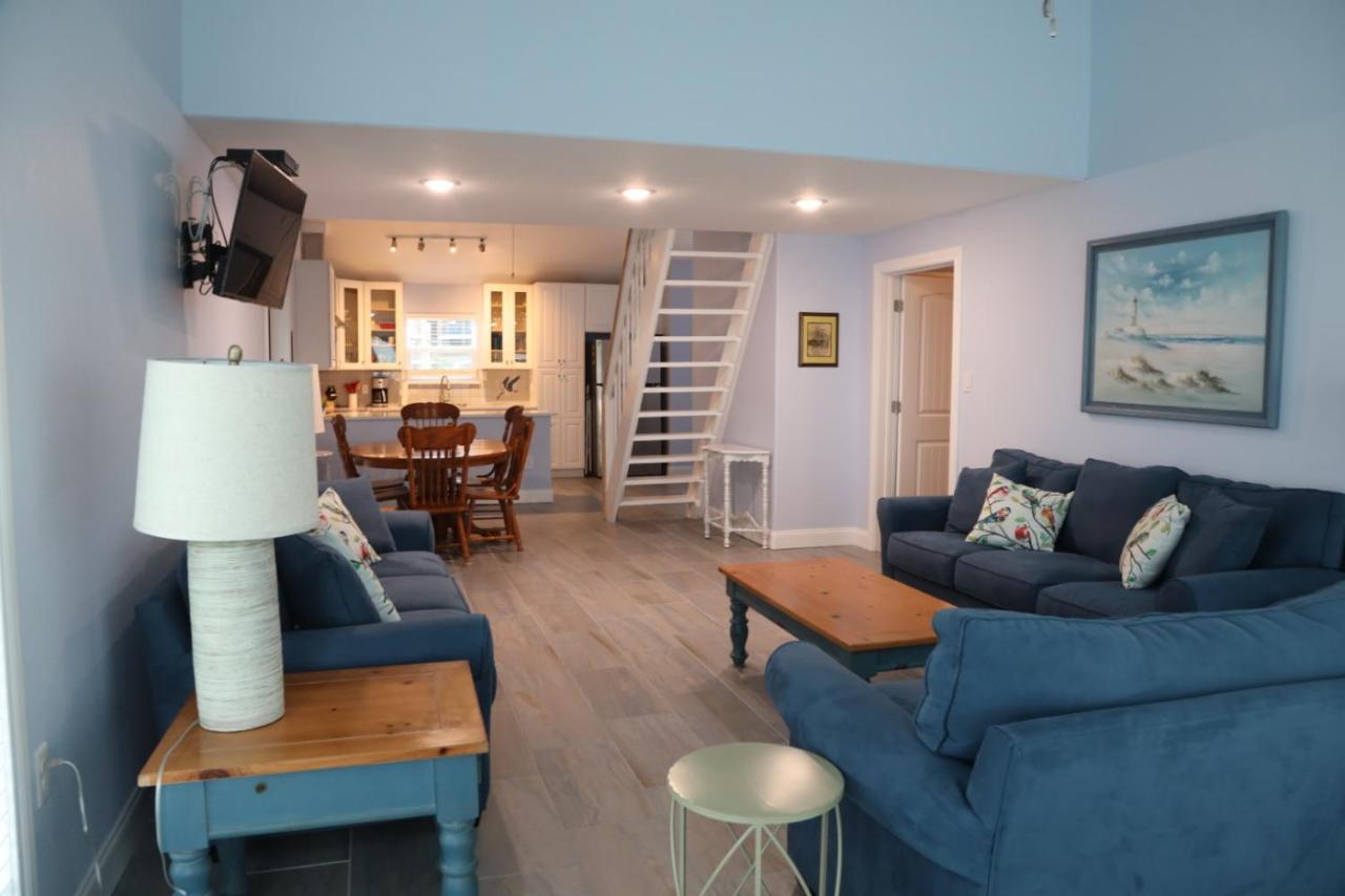 Apartment with Sea View at Executive Keys Condominiums on the Beach