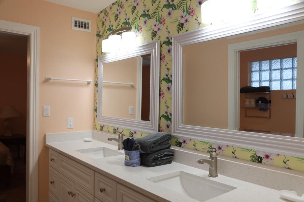 Apartment with Sea View at Executive Keys Condominiums on the Beach