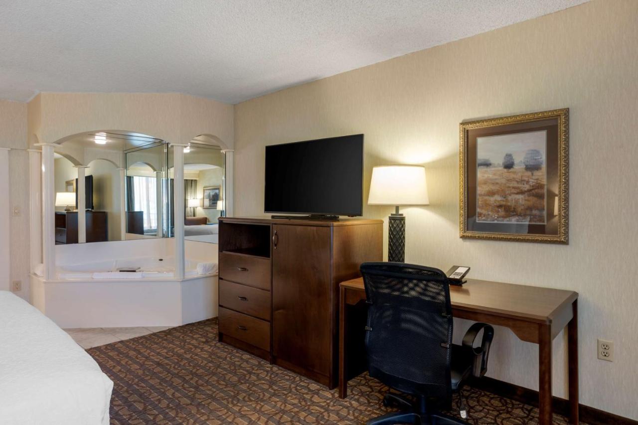 King Room with Spa Bath at Best Western Inn of the Ozarks