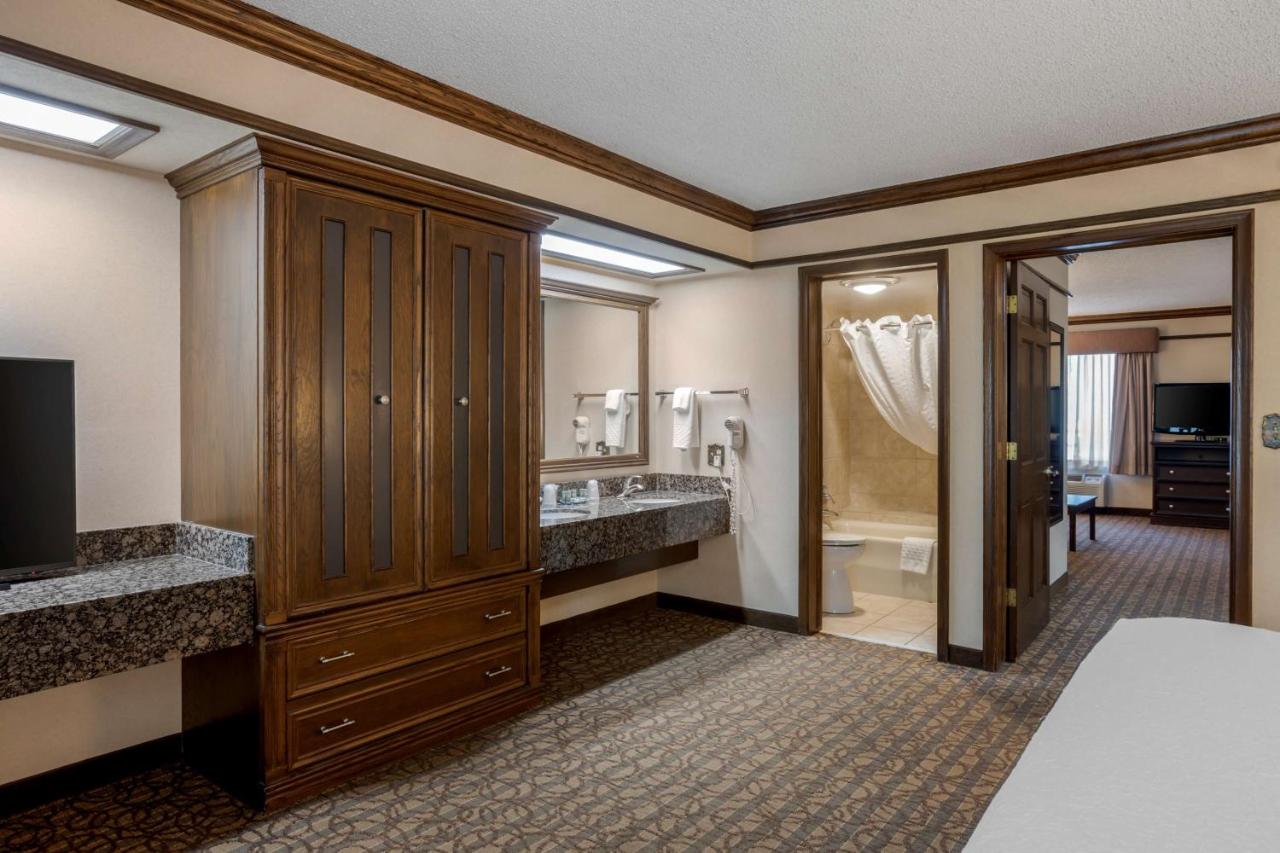 King Suite - Non-Smoking at Best Western Inn of the Ozarks
