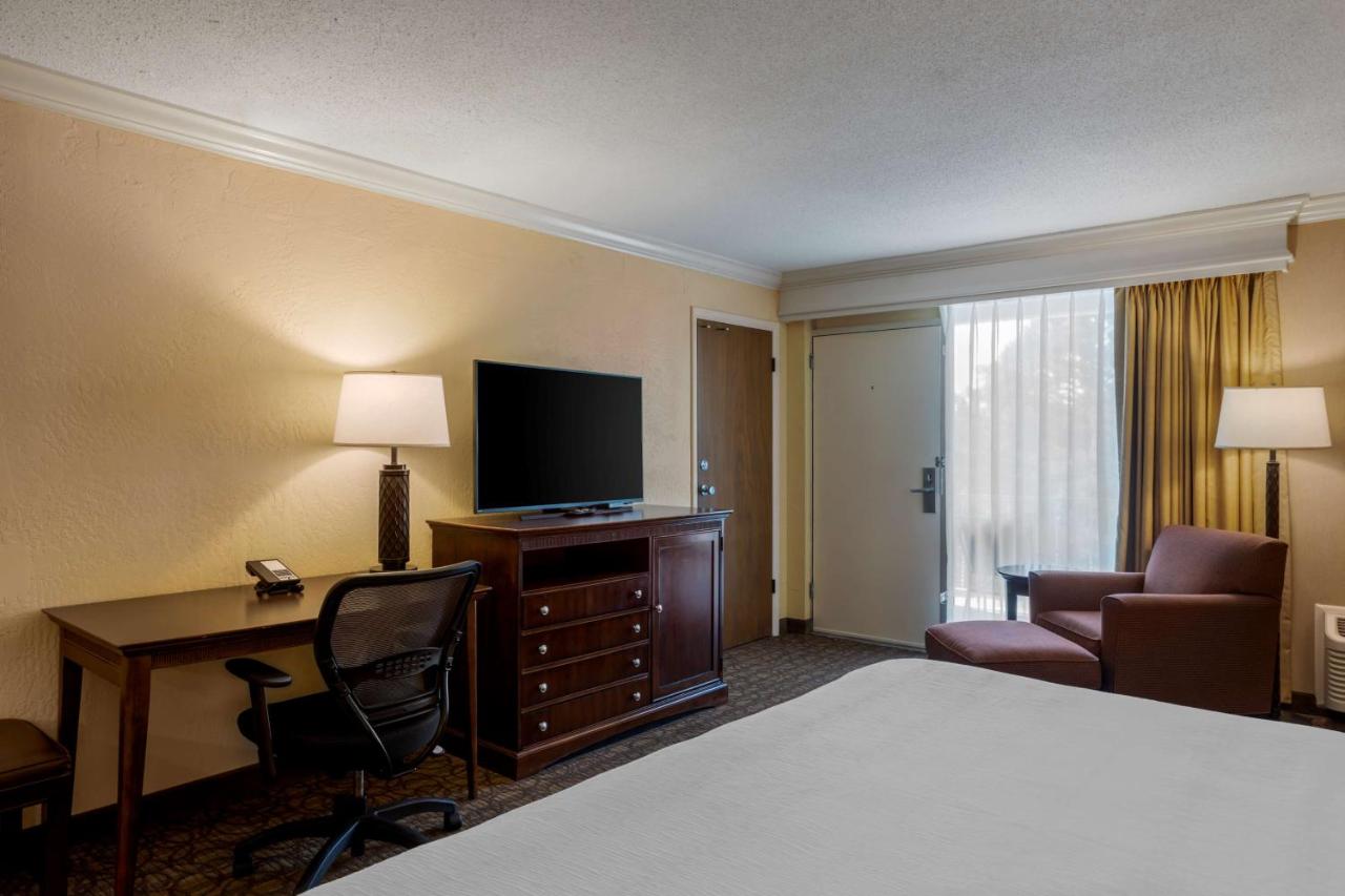 King Room with Balcony - Non-Smoking at Best Western Inn of the Ozarks