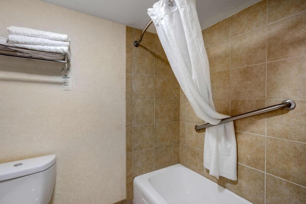 King Room with Balcony - Non-Smoking at Best Western Inn of the Ozarks