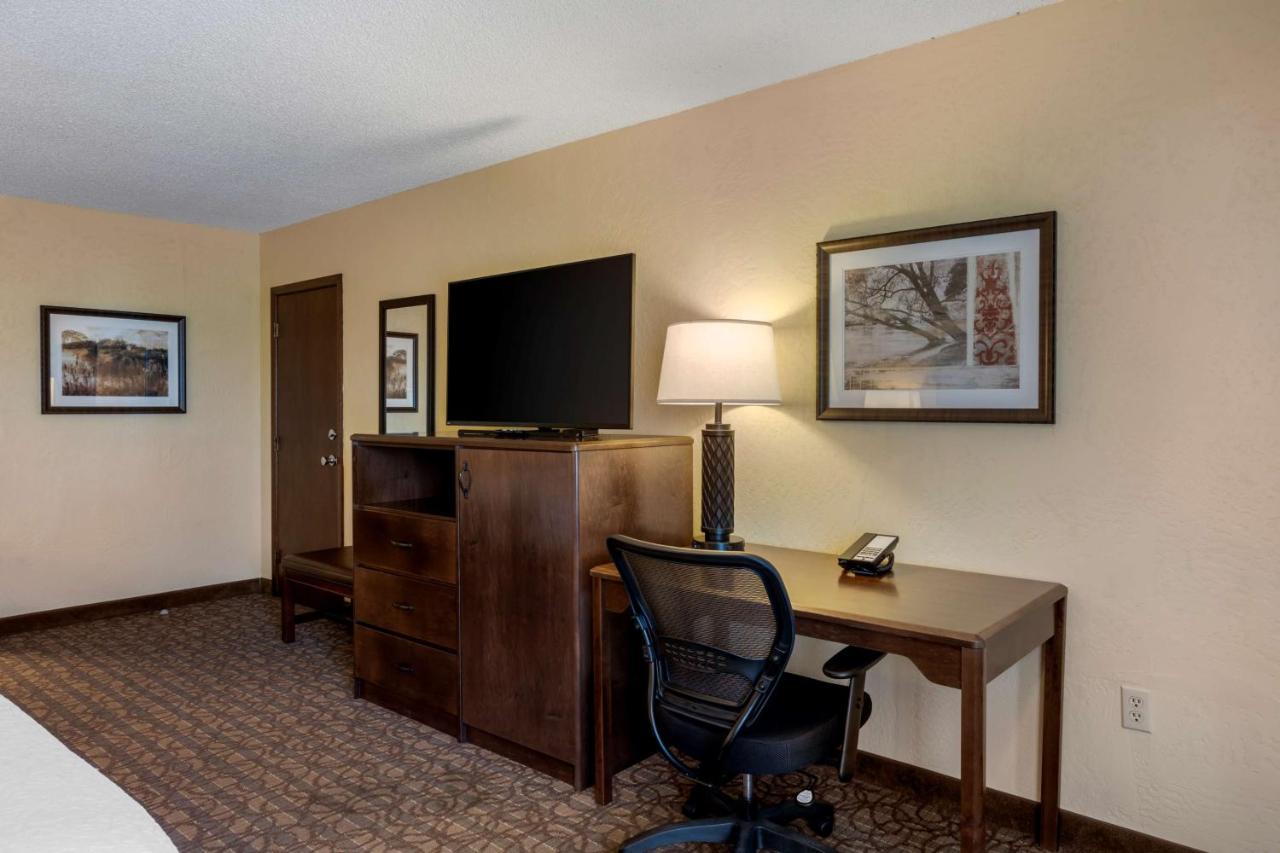 Queen Room with Two Queen Beds at Best Western Inn of the Ozarks