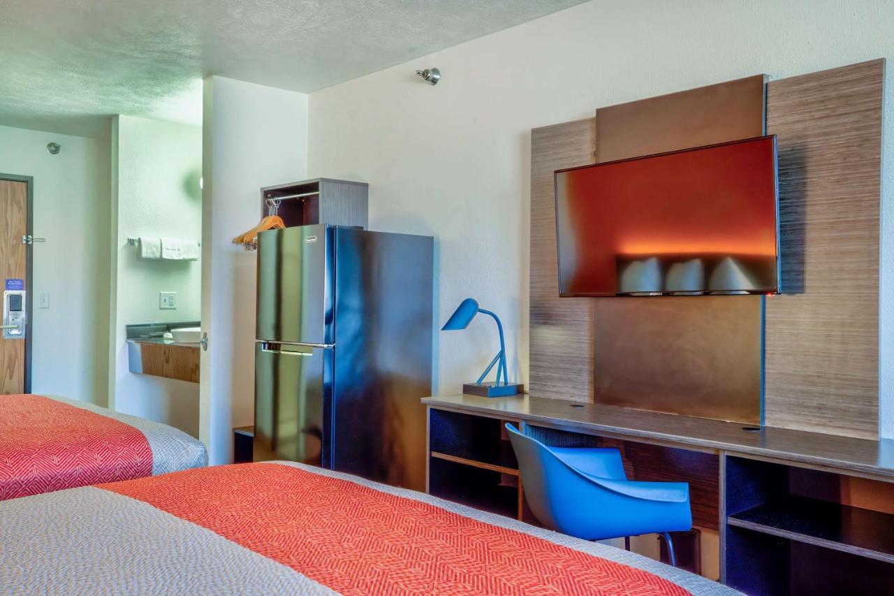 | Motel 6-Percival, IA