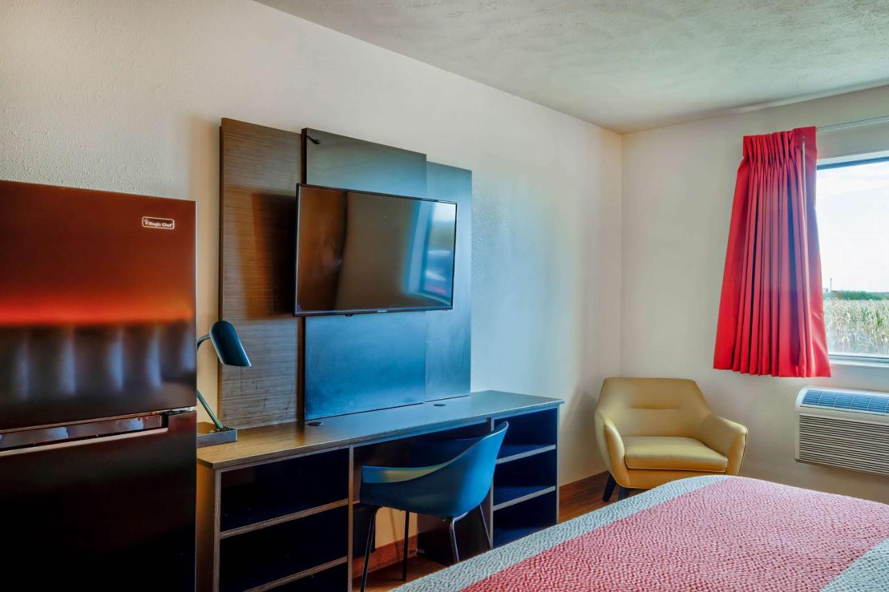 | Motel 6-Percival, IA